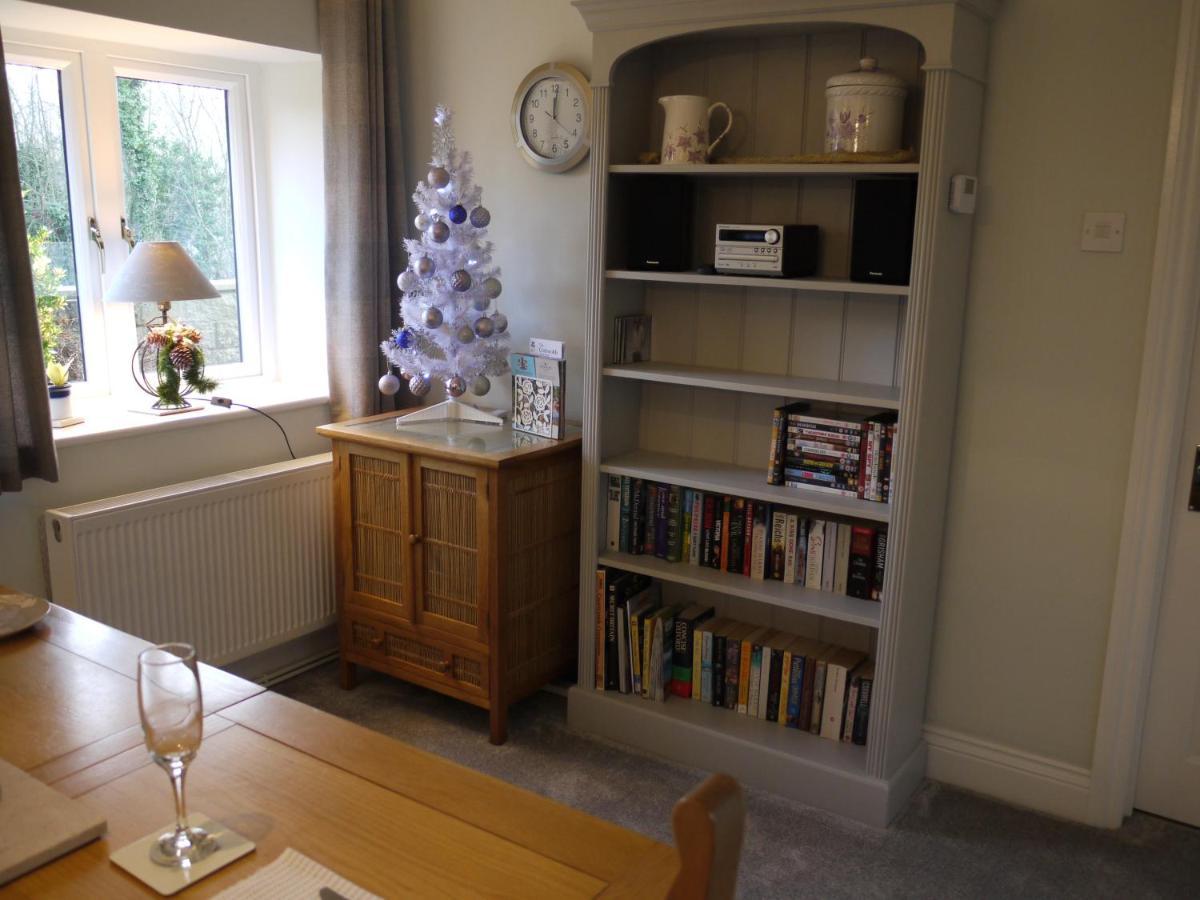 Cosy Stone Cottage, The Bungalow Perrotts Brook Cirencester Exterior photo